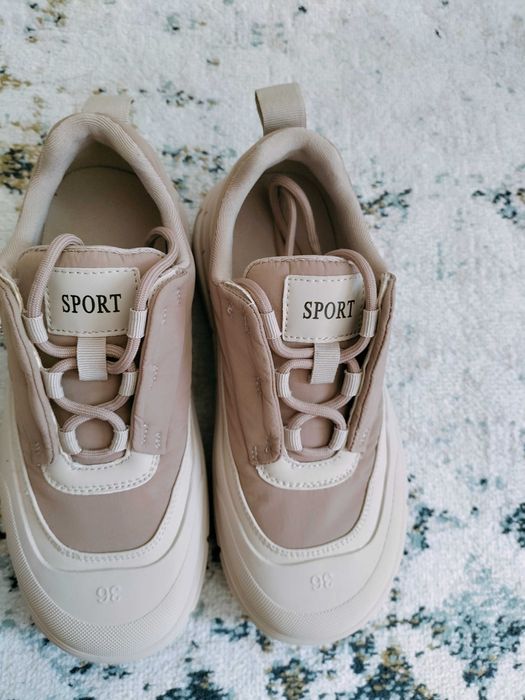 Кроссовки женские