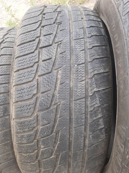 Продам шины 225/50/17