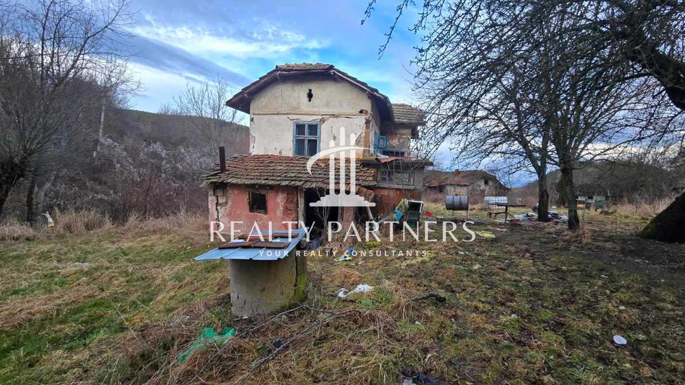 Продава Къща - с. Лесковец, обл. Перник