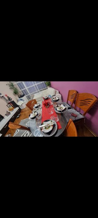 Трапезна/кухненска маса със стъклен плот