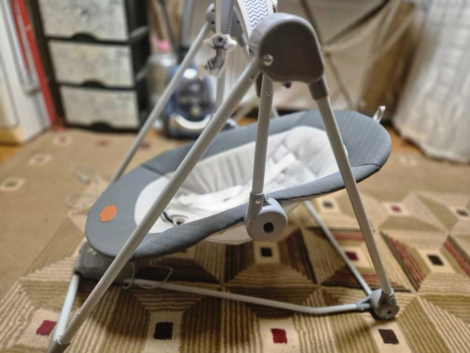 Продавам детска люлка  KIDIZ с музика и регулируема скорост