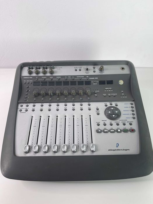 Interfata audio Digidesign Digi 002 (anii 2000) - Gri