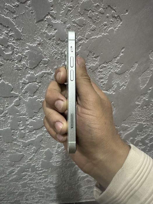 Iphone 12 mini sotiladi 200$ bòlishi