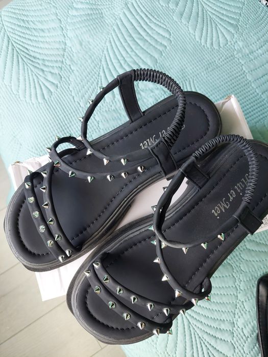 Сандали с капси 40 номер