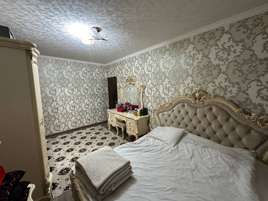 Uy hovli 15 xona 12 sotx