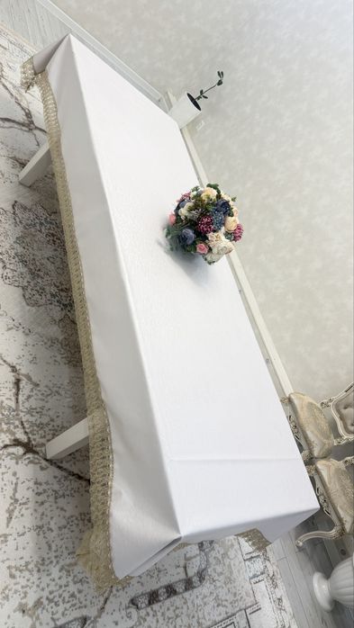 Обеденный стол IKEA BJURSTA (Бьюрста