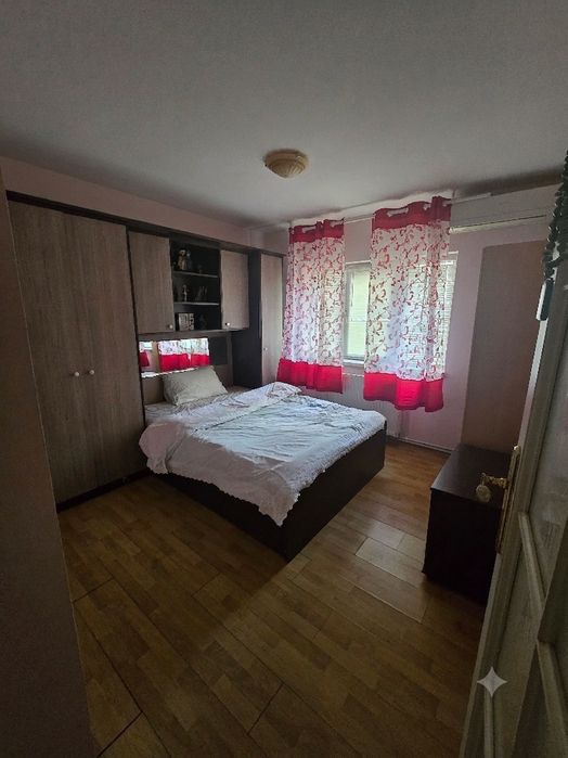 Vând apartament 4 camere