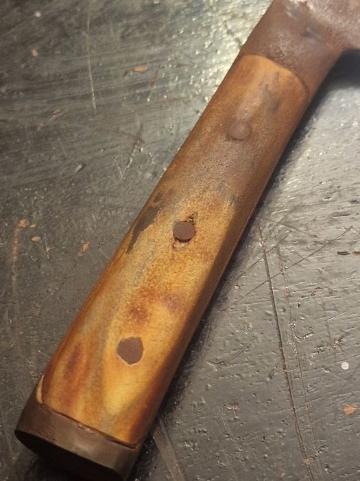 Продавам буйновски нож