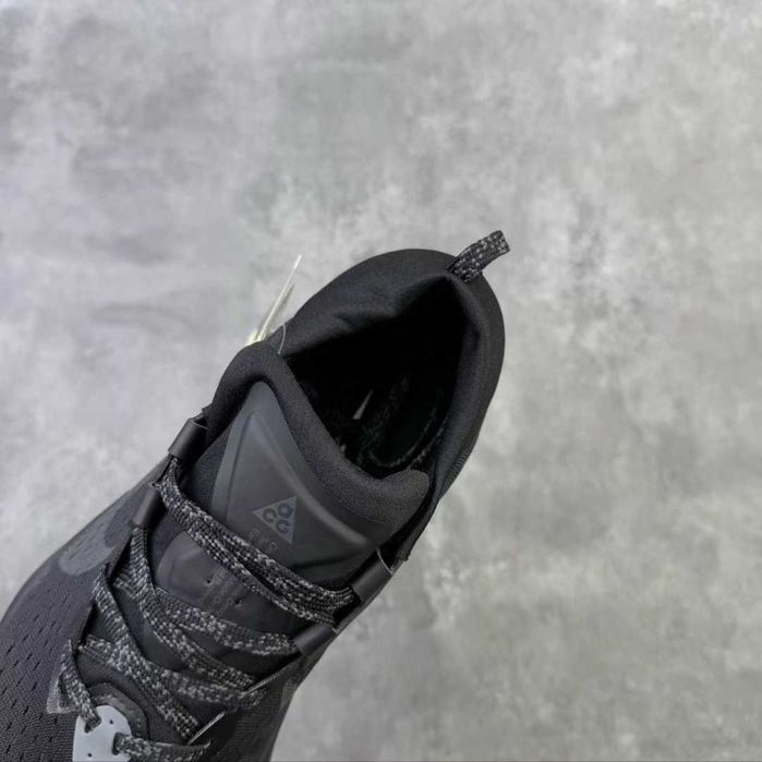Продавам нови мъжки маратонки Nike ACG Zegama Trail all black