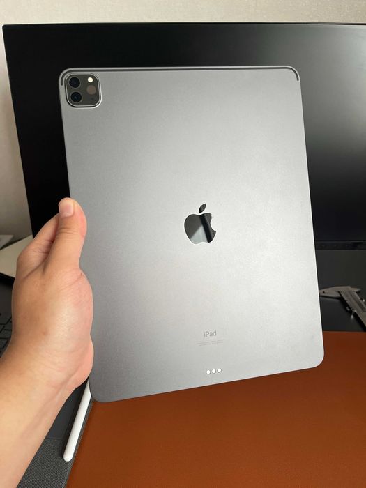 iPad Pro 12.9 M1 256 GB + Apple Pencil 2 + Logitech Combo Touch