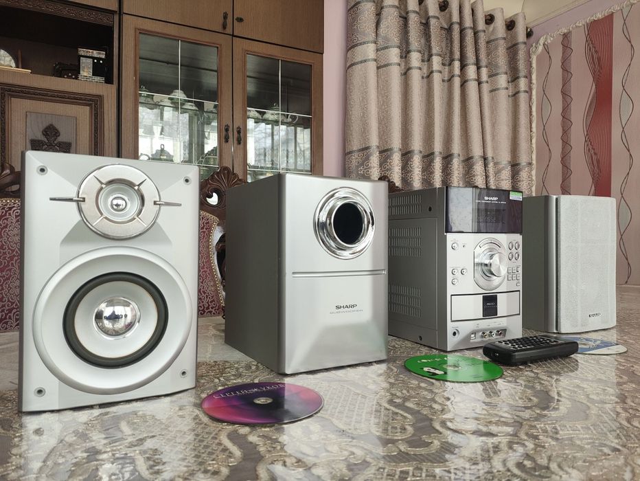 Japan 2.1 sharp mini magnitafon 100% ishlaydi ideal holatda