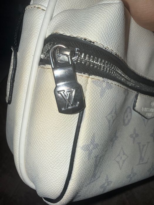 Borsetă Louis Vuitton