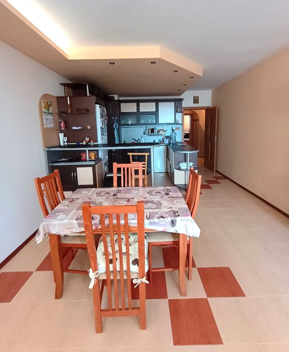 Тристаен апартамент в кв. Колю Фичето