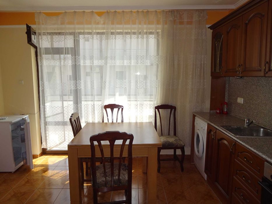 Дава се под наем Двустаен апартамент в к.к. Св.Св. Константин и Елена - 68 кв.м за 204 € - Снимка #2