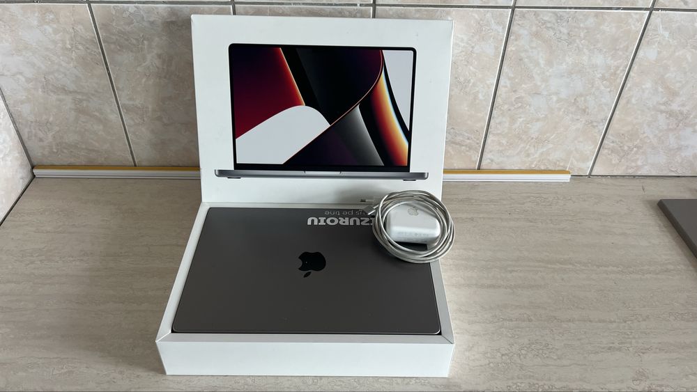Macbook pro m1 pro 14 inchi