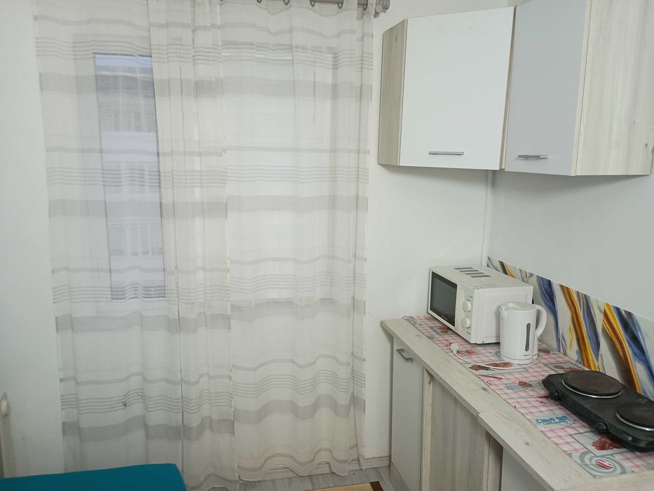 Inchiriez garsoniera zona vasile Arron