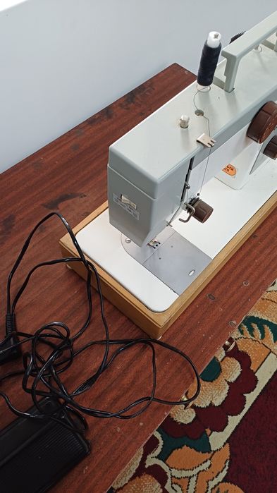 Швейная машинка в хорошем состоянии..