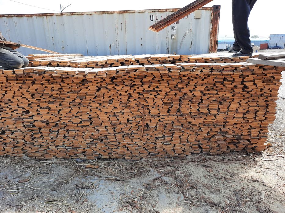 Лес доски Пиломатериал