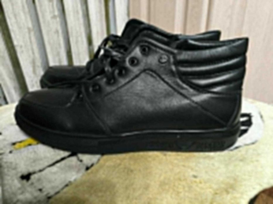 Продам зимнюю новую мужскую обувь