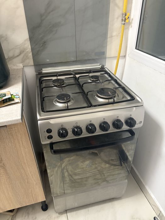 Aragaz folosit 1an 10/10 inox pret 850lei a costat 1300lei iasi centru