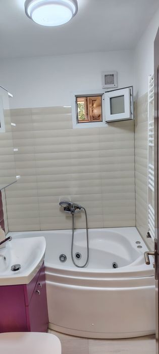 Închiriez apartament 3 camere