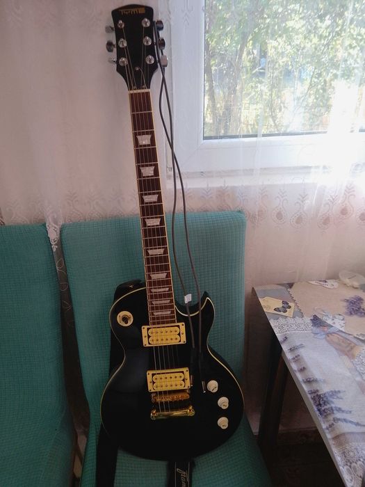 Vând chitara electrica