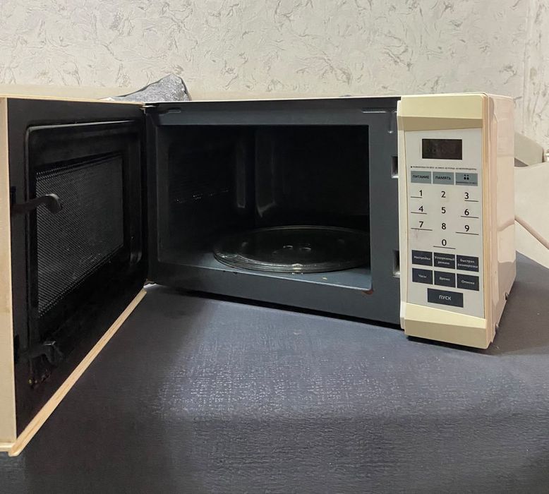 Продам мкроволновую печь "AVA"
