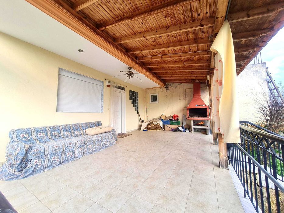 Продава се къща на две нива 90м2 и двор 220м2 в Паралия Врасна, Гърция