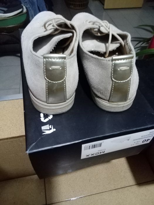 Много удобни спортни обувки