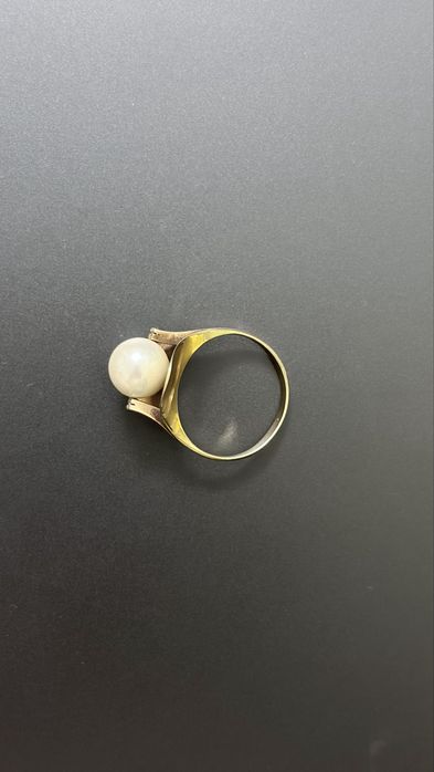 Золотое кольцо с жемчугом