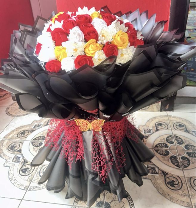 Buchete trandafiri eterni din sapun