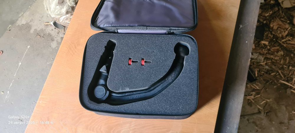 Теглич за Тесла Модел 3 Tesla Model 3