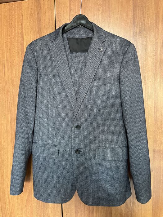 Костюм тройка серый Valentin Hill