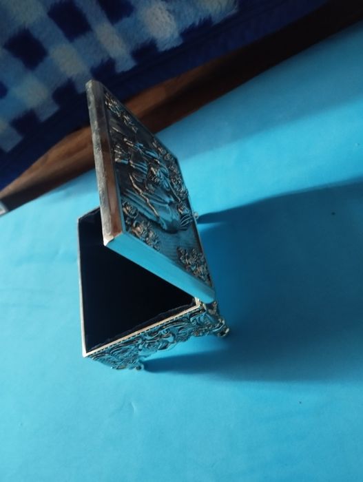 Cutie bijuterii argintata