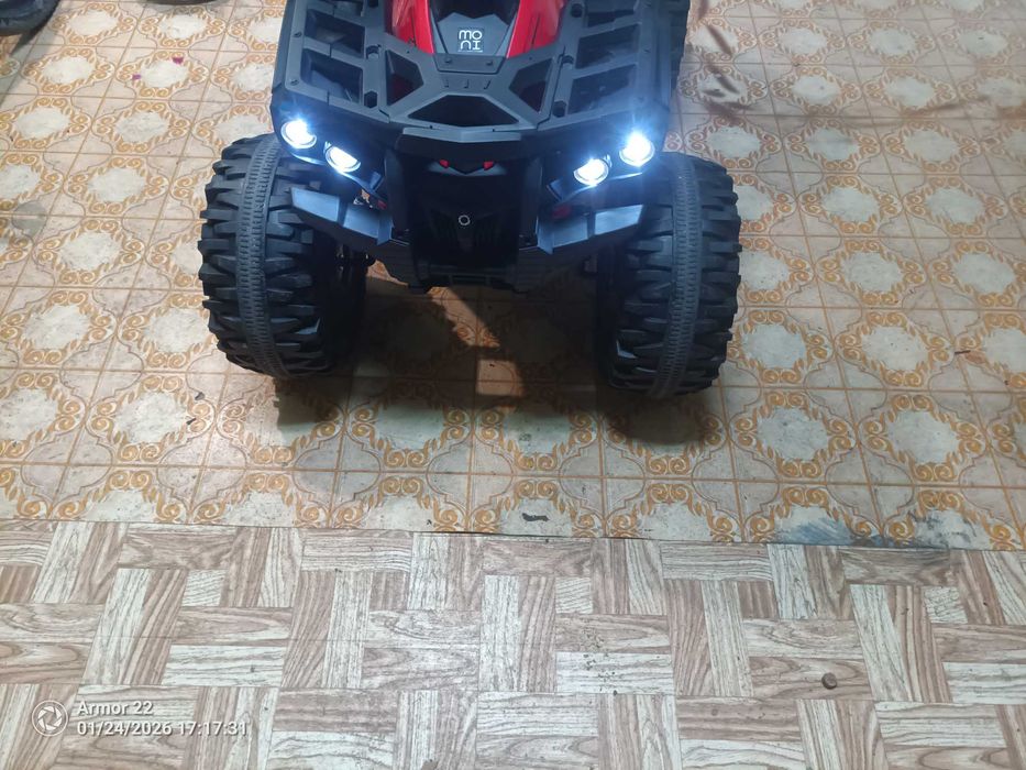 Акумулаторен джип moni