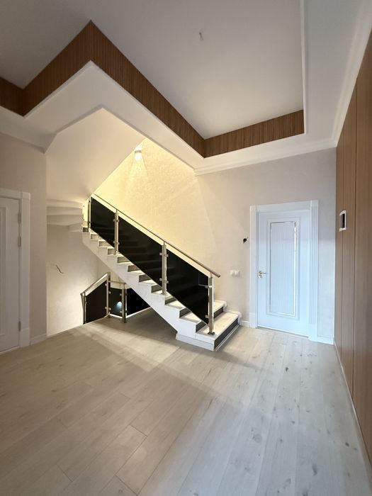 3 қаватли 5 хона ЕВРО уй сотилади! Сергили т. Чоштепа