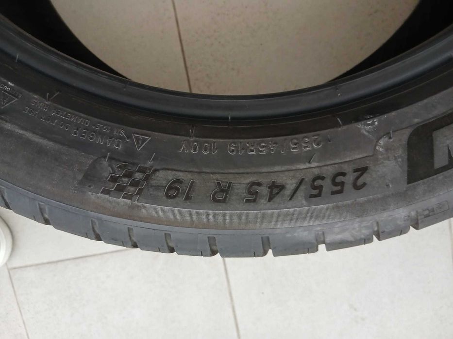 Set anvelope 2x MICHELIN 255/45 R19 vara PILOT SPORT 4 SUV  cu 2x MICHELIN 245/45 R19 PRIMACY 3 vara