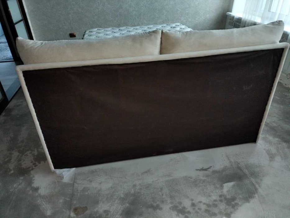 Продам кровать 200х180 см (без матраса)