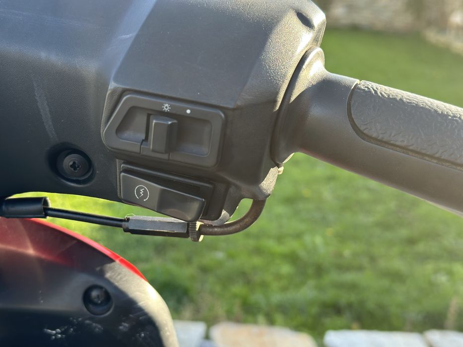 Продаван скутер Yamaha neos 50cc 2t двутактов регистриран с документи