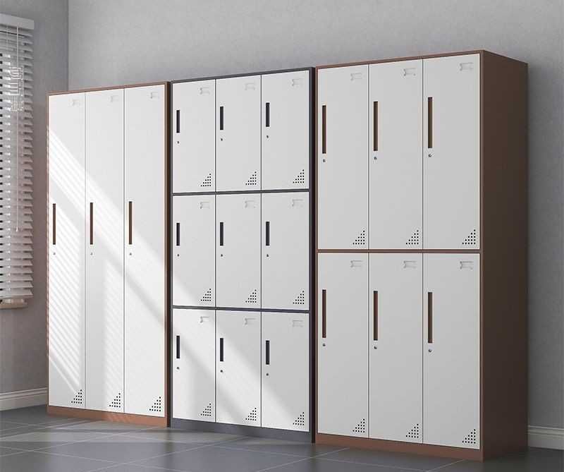 Металлический шкаф для одежды и личных вещей сотрудников