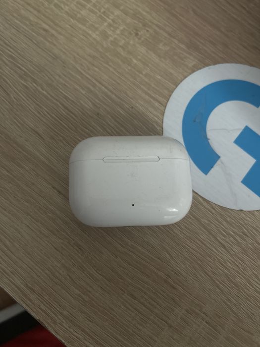 Casti airpods folosite de 5-6 ori
