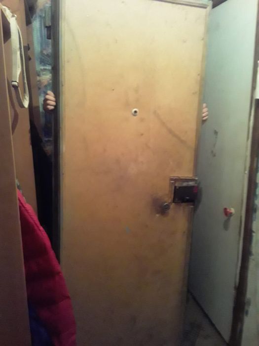 Продам утепленную железную дверь