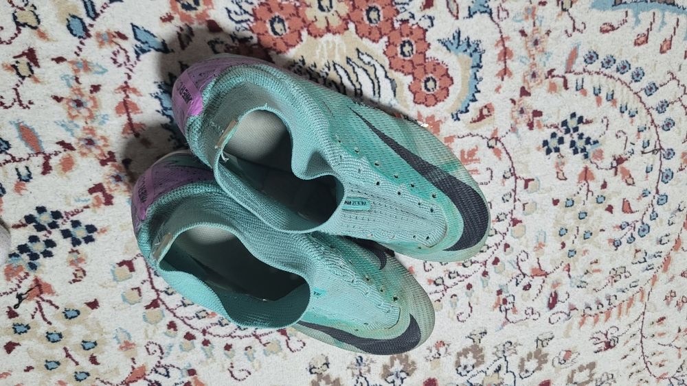 Продам бутсы футбольные