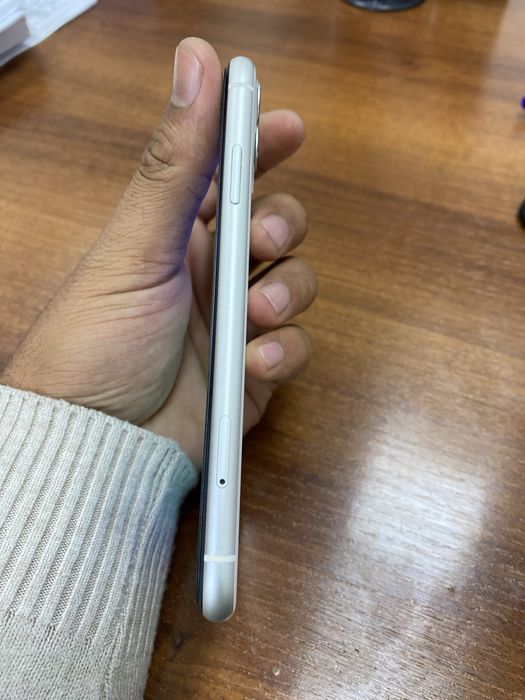 Iphone 11 oq ideal sotiladi 64 gb