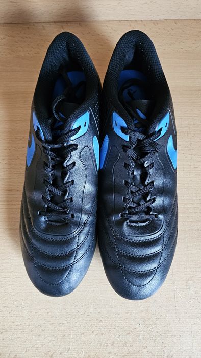 Футбольные обувь