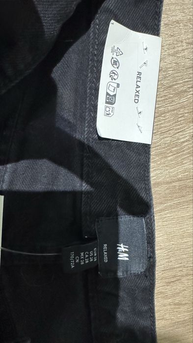 Чисто нови черни дънки от H&M