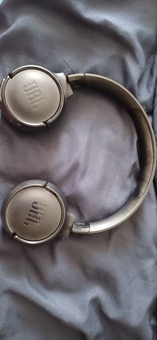 Продам наушники JBL