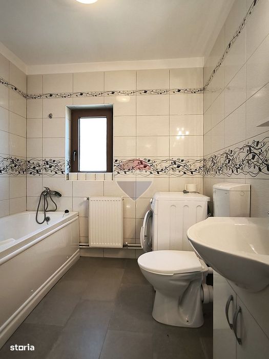 Casă / Vilă cu 4 camere de vânzare în zona Sud-Vest