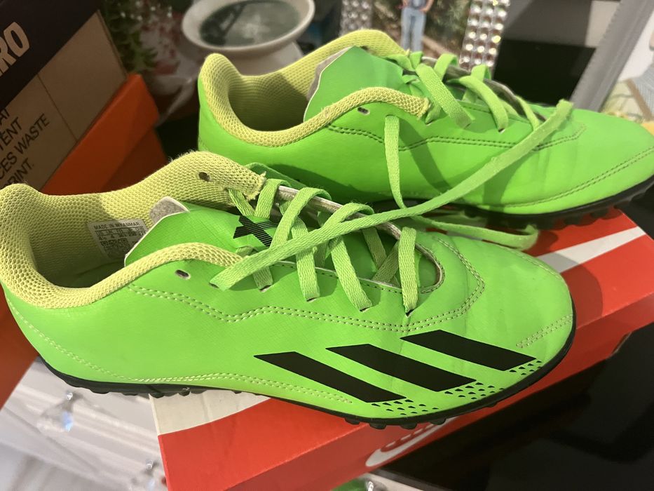 Adidasi sport 36,5 teren sintetic Adidas