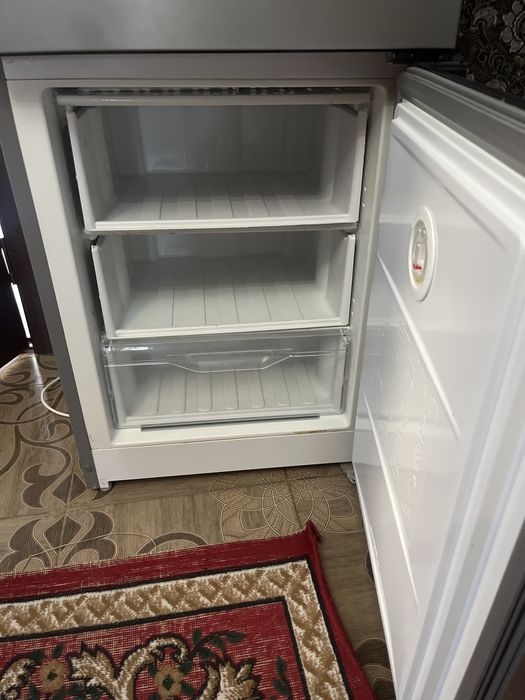 Холодильник indesit